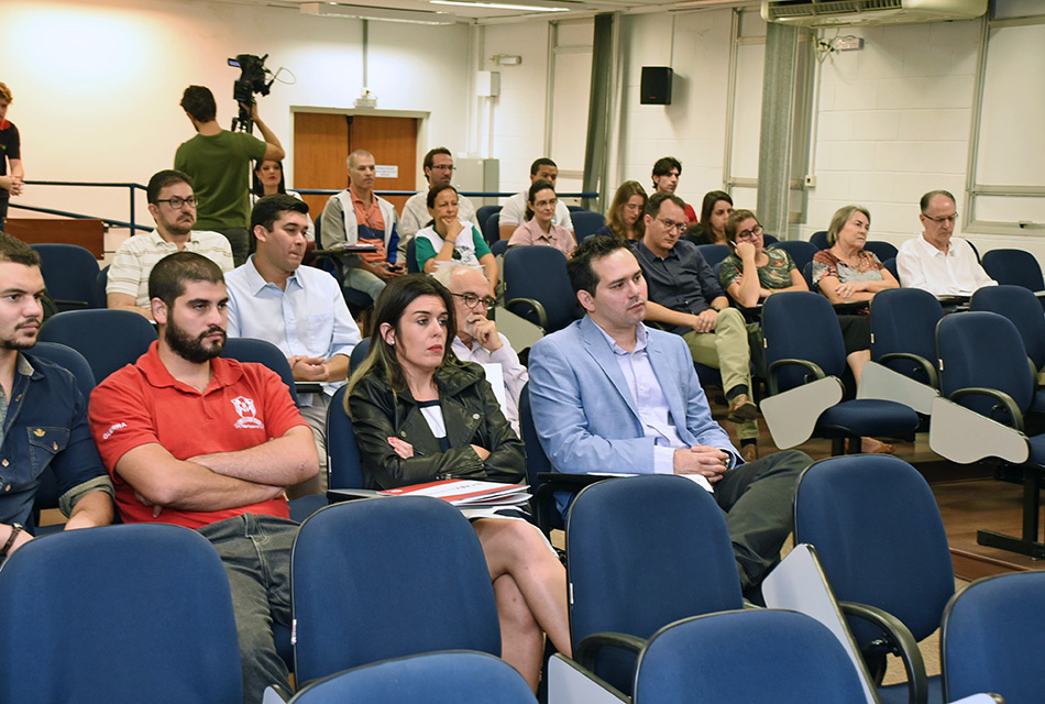 O público do simpósio e diplomação O público do simpósio e diplomação