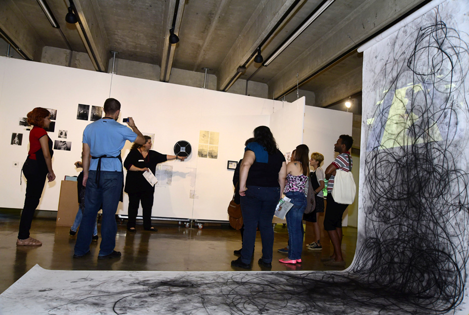 Professores participam de visita monitorada na Galeria do Instituto de Artes