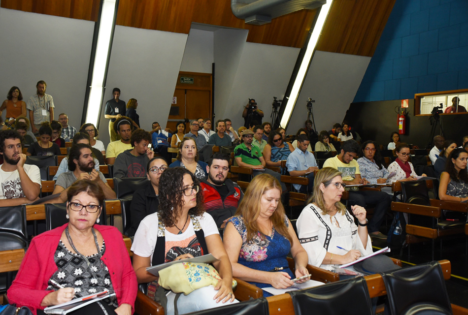 Público acompanha fórum sobre gestão cultural