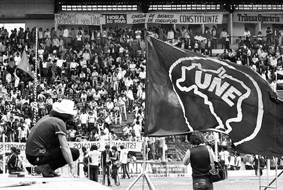 Ano de1980, abertura do congresso da UNE no estádio municipal de Piracicaba com a participação dos estudantes da ESALQ e Apoio da prefeitura e UNIMEP.