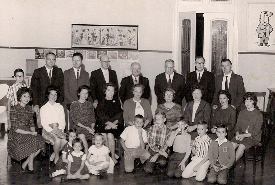 Professores da Ohio University (OSU-USAID) e suas famílias nas dependências do “campus USP de Piracicaba” (ESALQ-USP). (s/d) (FONTE: Museu “Luiz de Queiroz”)