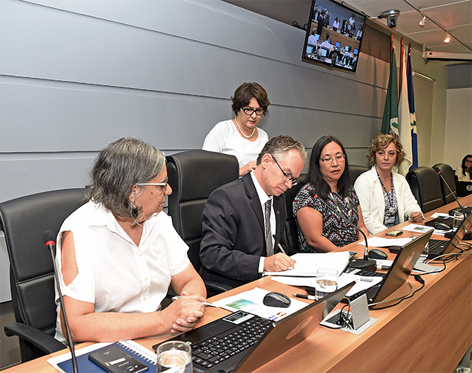 Reitor Marcelo Knobel assina termo de posse dos integrantes da Administração Superior