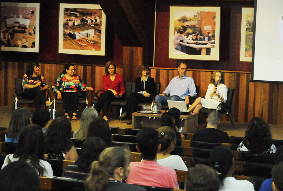 Rôse Clélia Grion Trevisane, Ivani Rodrigues Silva, Angélica Bronzatto de Paiva e Silva, João Frederico da Costa Azevedo Meyer e Carmen Zink. professores falam em lancamento