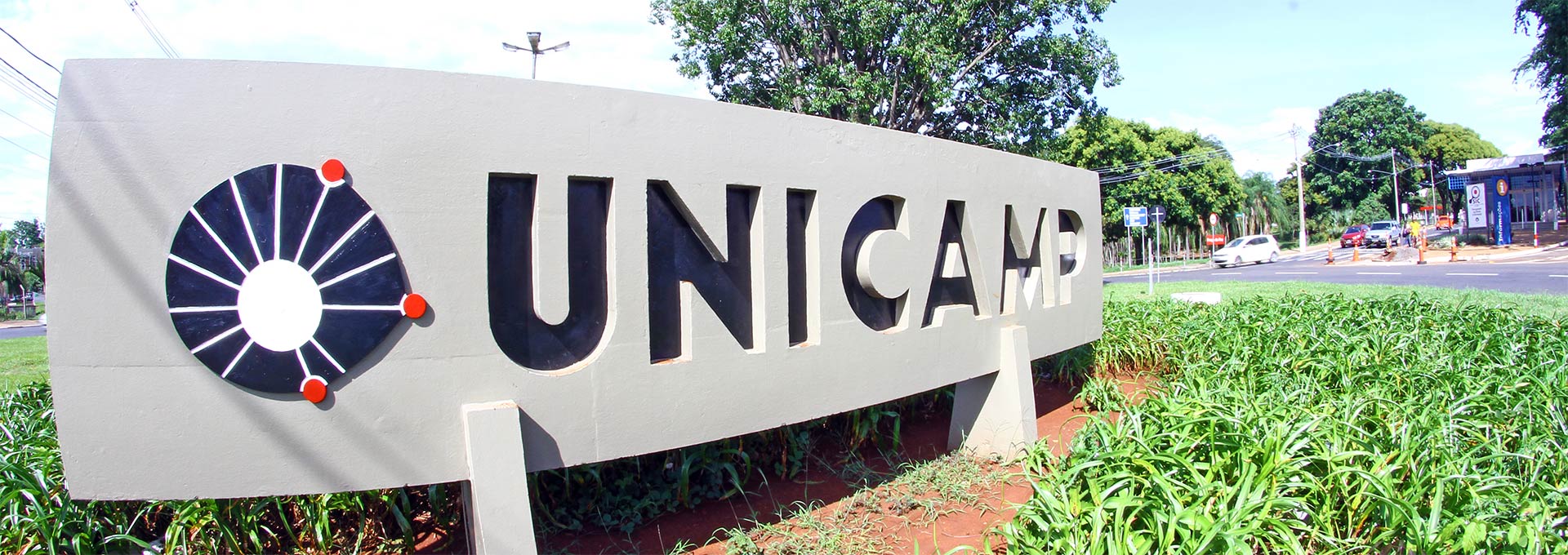 Placa da entrada principal da Unicamp