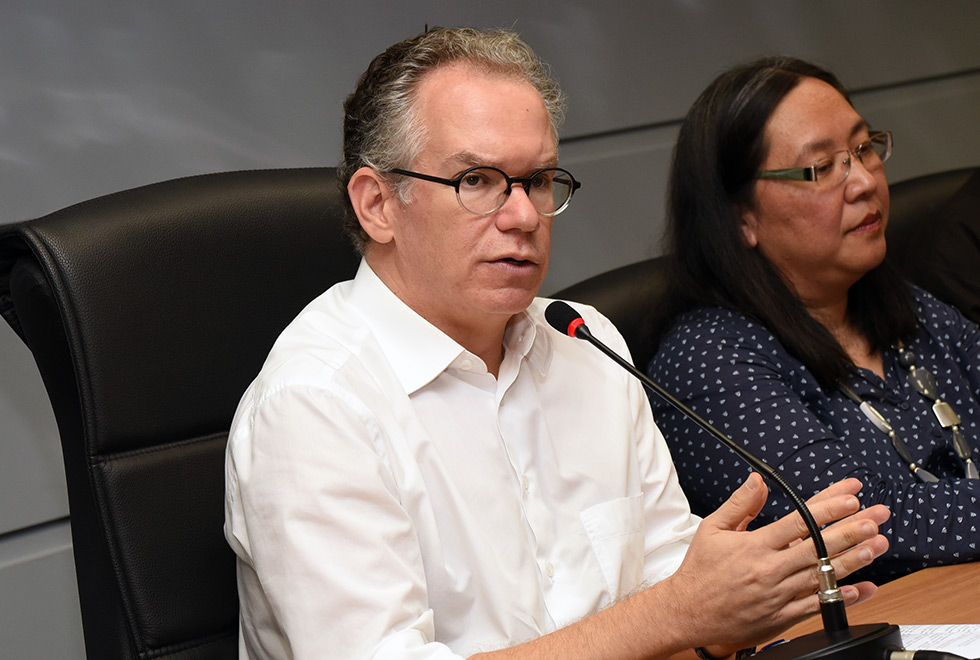 O reitor Marcelo Knobel, durante reunião com integrantes do Consu