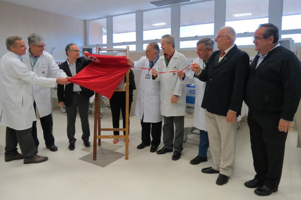 Reitor Marcelo Knobel e autoridades da área médica descerram placa de unidade coronariana Reitor Marcelo Knobel e autoridades da área médica descerram placa de unidade coronariana