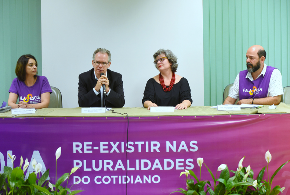 Mesa de abertura do seminário na FE