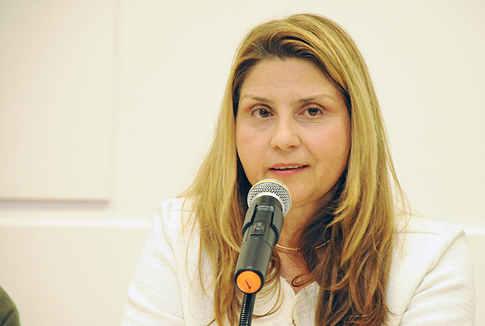 Rosana Baeninger apresenta exposição na biblioteca do IFCH Rosana Baeninger apresenta exposição na biblioteca do IFCH