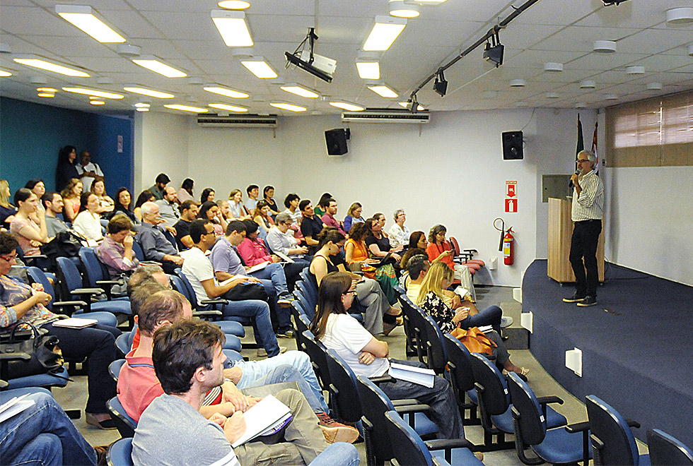 Paulo Marcondes, da UFSC, em diálogo com participantes do RenovaGrad Paulo Marcondes, da UFSC, em diálogo com participantes do RenovaGrad