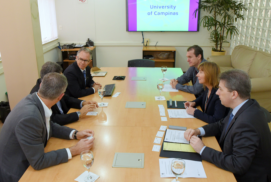 Reunião entre representantes da Unicamp e corpo consular da Holanda