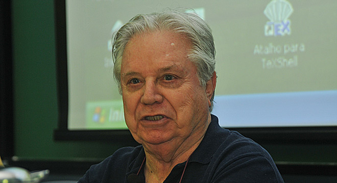 O filósofo Fausto Castilho, professor emérito da Unicamp, é homenageado