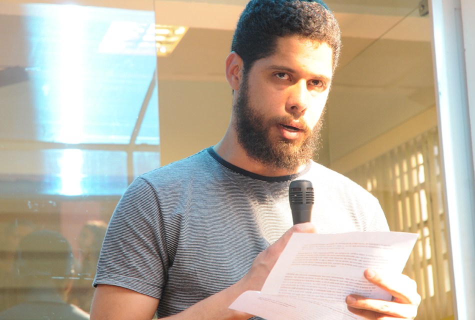 Amigo de Carolina lê mensagem de João Marcos Amigo de Carolina lê mensagem de João Marcos