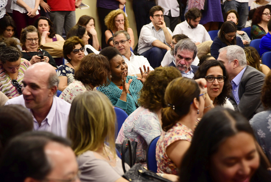 Público se reuniu no auditório do IFCH Público se reuniu no auditório do IFCH