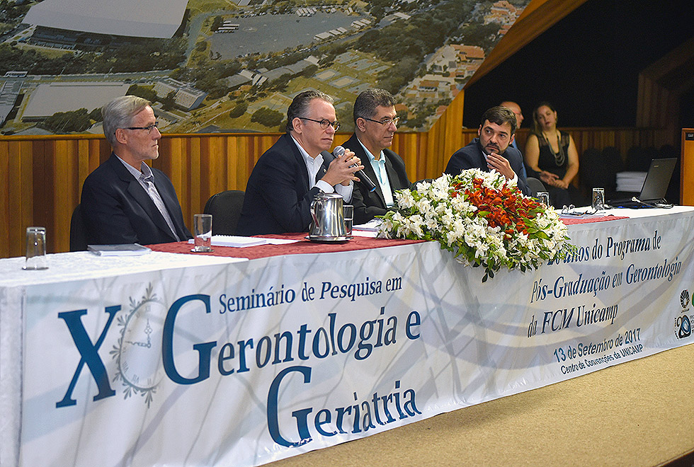 Mesa de abertura do X Seminário de Gerontologia e Geriatria da Unicamp