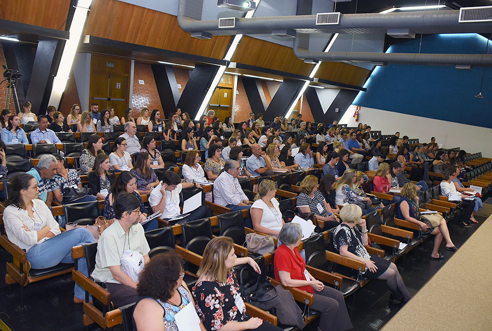 Público durante o evento no Centro de Convenções da Unicamp