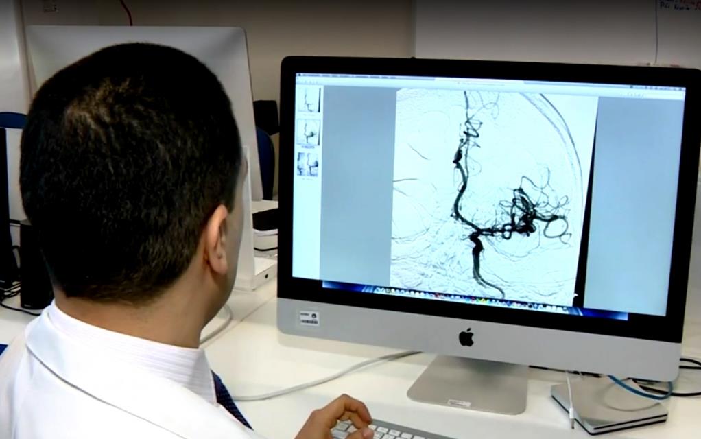 Neurologista intervencionista do HC, Fabricio Buchdid Cardoso