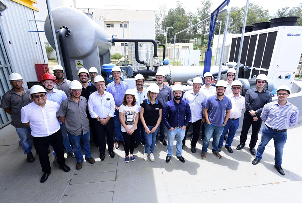 Equipe que irá trabalhar no circuito de testes de bombas centrífugas do Cepetro