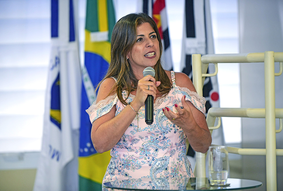 A coordenadora do Cecom, Patricia Asfora Falabela Leme