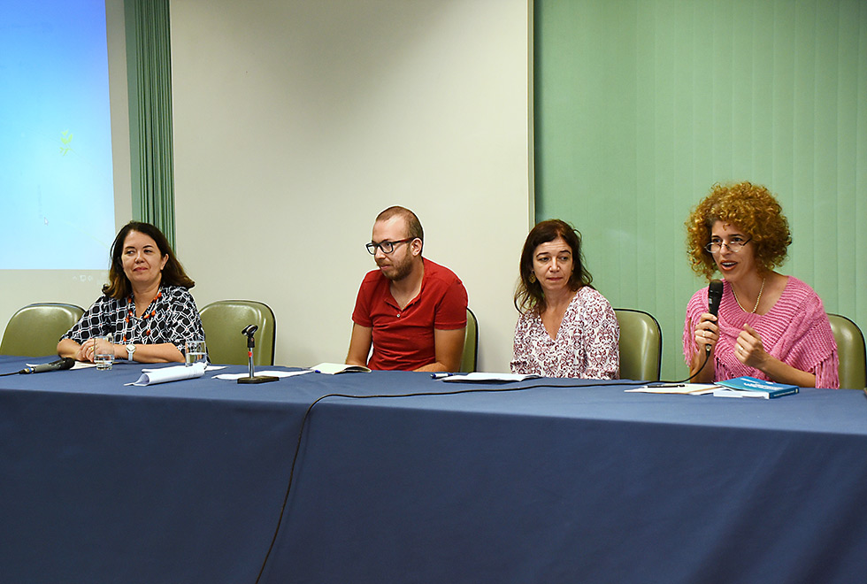 Mesa temática mediada pela professora Nima Spigolon Mesa temática mediada pela professora Nima Spigolon