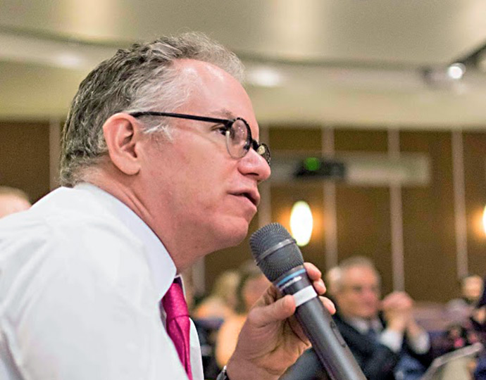 Marcelo Knobel fala na conferência internacional “Novo Nacionalismo e as Universidades” Marcelo Knobel fala na conferência internacional “Novo Nacionalismo e as Universidades”