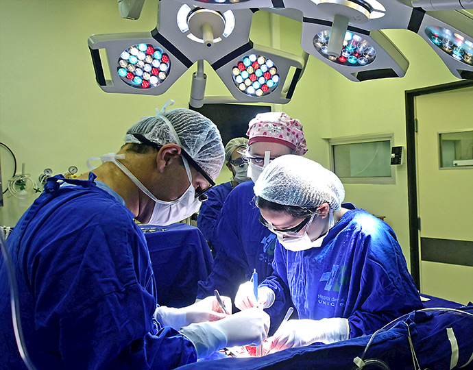 Cirurgia de emergencia na área de trauma, no Hospital de Clínicas da Unicamp Cirurgia de emergencia na área de trauma, no Hospital de Clínicas da Unicamp