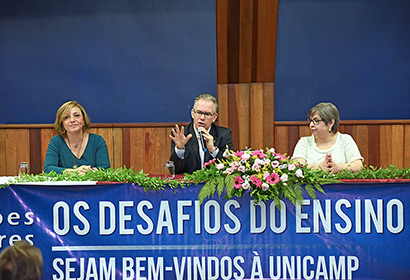 Reitor Marcelo Knobel participa de abertura do evento mesa de abertura do evento