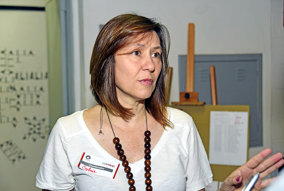 A professora Silvia Furegatti, do Departamento de Artes Visuais do IA A professora Silvia Furegatti, do Departamento de Artes Visuais do IA