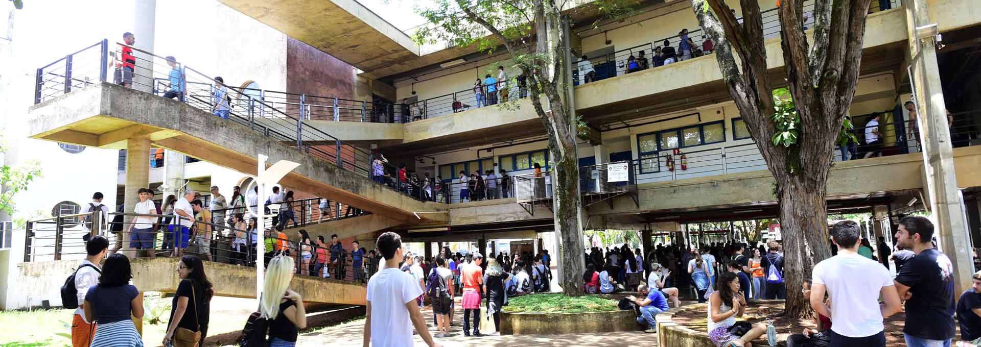 Entrada da prova da segunda fase no Ciclo Básico 2, em Campinas