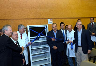 Entrega simbólica de um sistema para videocirurgia da marca Storz Entrega simbólica de um sistema para videocirurgia da marca Storz