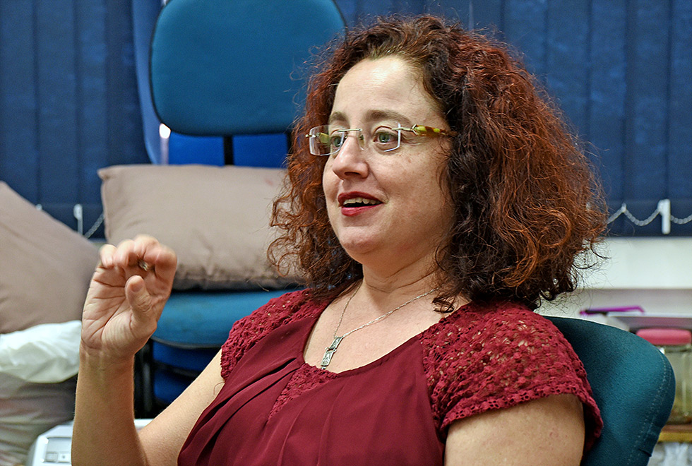 A professora Cristina Meneguello, coordenadora da ONHB