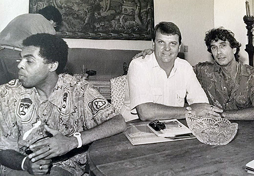 Da esq. para a dir., Gilberto Gil, o professor Carlos Vogt, reitor da Unicamp entre 1990 e 1994, e Jorge Mautner Da esq. para a dir., Gilberto Gil, o professor Carlos Vogt, reitor da Unicamp entre 1990 e 1994, e Jorge Mautner