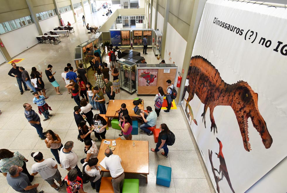 Exposição Dinossauros (?), no saguão do Instituto de Geociências da Unicamp x