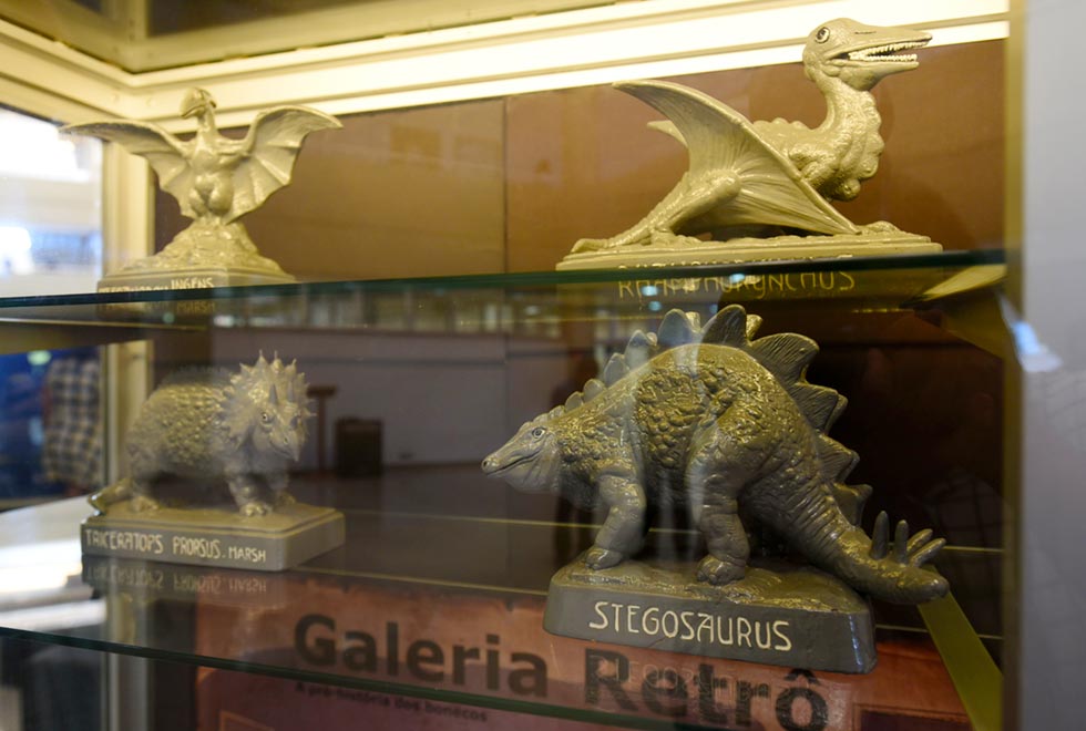 Exposição Dinossauros (?), no saguão do Instituto de Geociências da Unicamp x