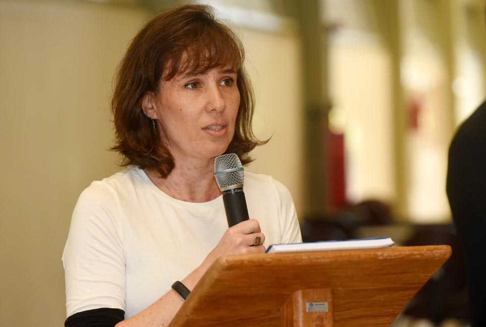 Carolina Zabini, organizadora da exposição Dinossauros (?) x