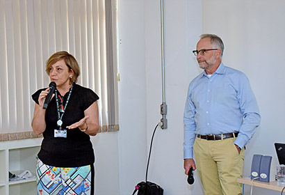 Eliana Amaral, pró-reitora de Graduação, apresenta professor John Boulet Eliana Amaral, pró-reitora de Graduação, apresenta professor John Boulet