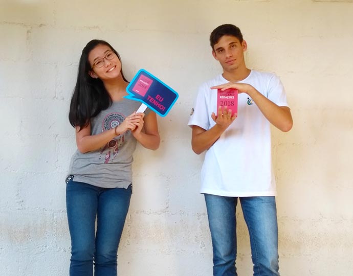 Coletânea Vestibular Unicamp - Redações 2018 e livros sobre vestibular. Foto: divulgação Editora da Unicamp