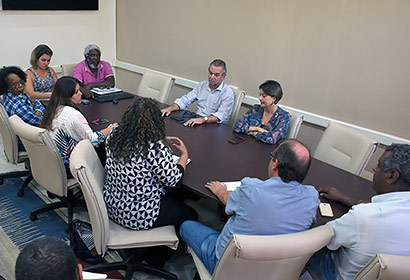 Reunião entre representantes da Reitoria e do STU