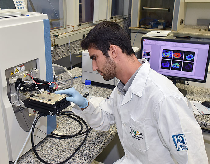 Corte de recursos da Capes pode comprometer projetos de pesquisas e formação Corte de recursos da Capes pode comprometer projetos de pesquisas e formação