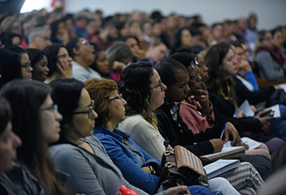 Público acompanha evento no Centro de Convenções Público acompanha evento no Centro de Convenções