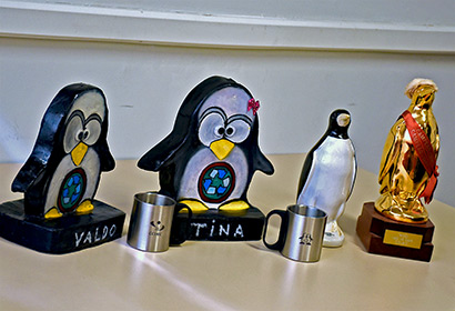 Pinguins e canecas de inox são itens da campanha permanente CCUEC Sustentável Pinguins e canecas de inox são itens da campanha permanente CCUEC Sustentável