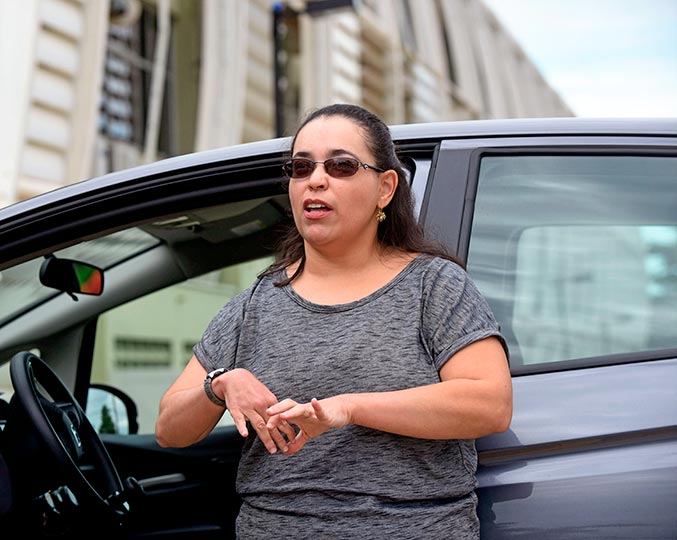 A pesquisadora Adriana Silva Barbosa defendeu, autora da tese “Tecnologia assistiva e seus usuários: automóveis adaptados no Brasil”