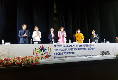 Cerimônia de implantação da Frente Parlamentar das Pessoas com Deficiência e Doenças Raras nos municípios paulistas, coordenada pela deputada estadual Valéria Bolsonaro (sem partido)