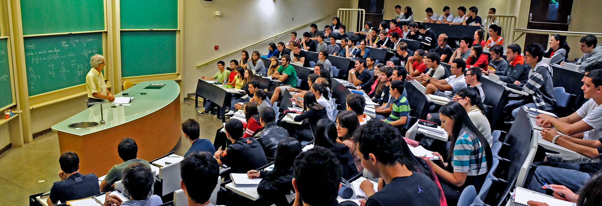 Aula de um dos cursos oferecidos no Ciclo Básico 1 (Foto: Antoninho Perri) 