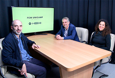 Erich de Paula, Rodrigo Pagnano e Karina Diniz em gravação de podcast sobre o cineclube