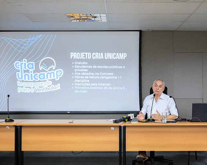 O coordenador da Comvest, José Alves, durante anúncio do projeto Cria, em março de 2023 