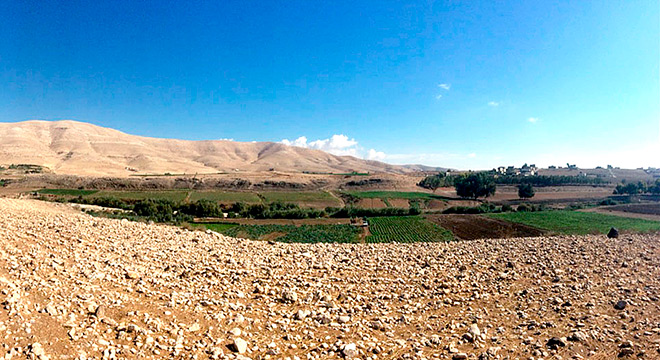 Visão geral do Vale de Zarqa, onde estão os sítios estudados na Jordânia (Foto: Acervo pessoal Giancarlo Scardia/Unesp)  