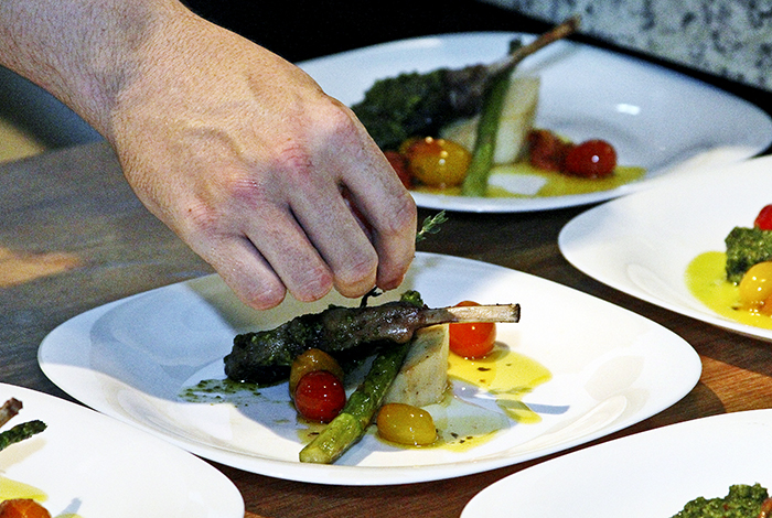 Registros gastronômicos, de mãos que alimentam, do jornalista Ronei Thezolin, da Unicamp