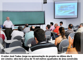O reitor Jorge Tadeu na apresentação do projeto