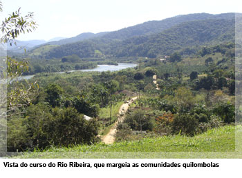 Vista do curso do Rio Ribeira, que margeia as comunidades quilombolas