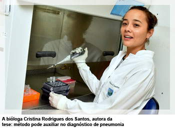 A bióloga Cristina Rodrigues dos Santos, autora da tese: método pode auxiliar no diagnóstico de pneumonia